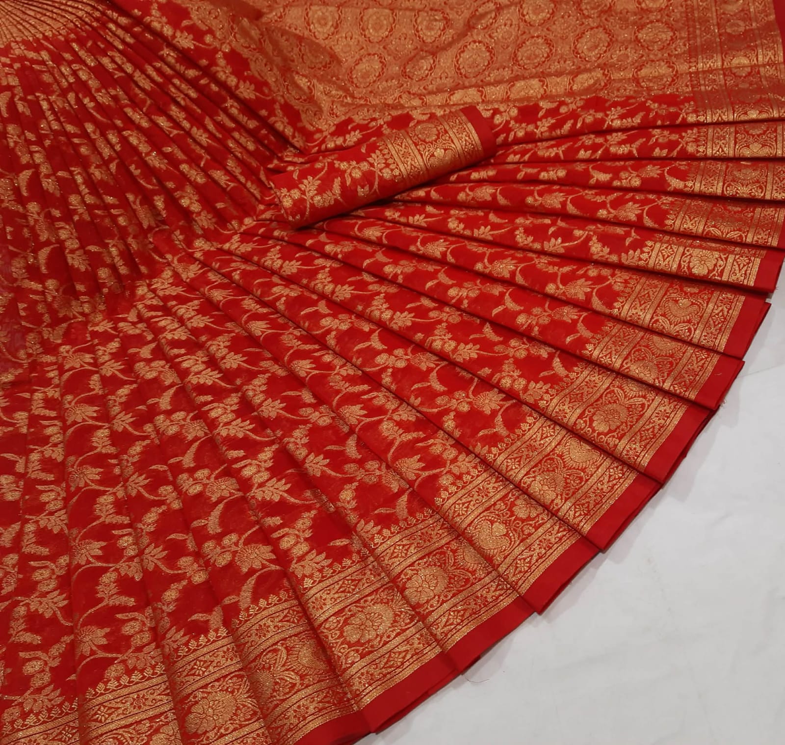 ঈদ কালেকশন  স্বর্ণ ছোঁয়া জামদানী শাড়ি (Red)