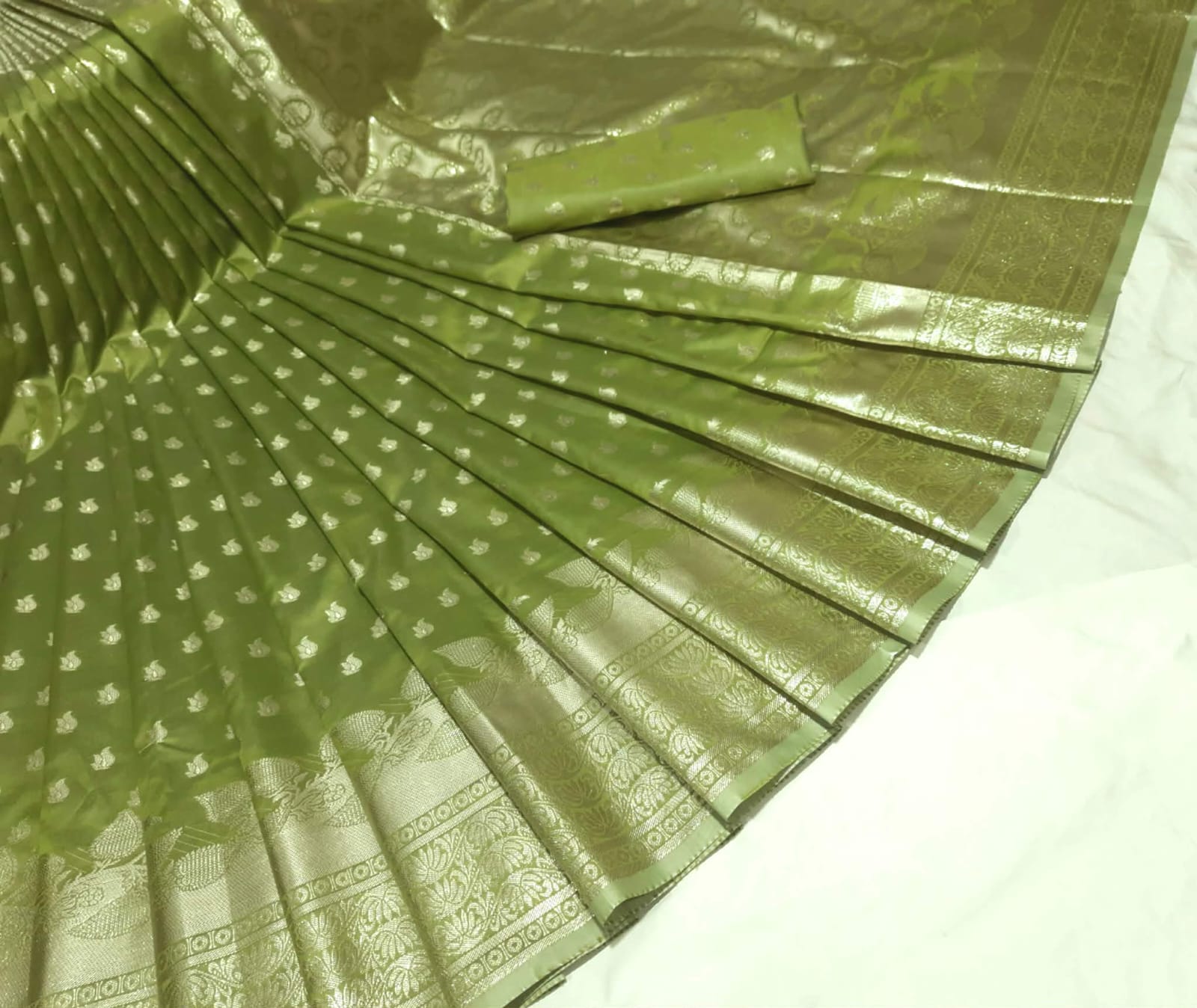 সফট সিল্ক কাতান  ১২.৫ হাত শাড়ি পাঁচটি গর্জিয়াস কালার