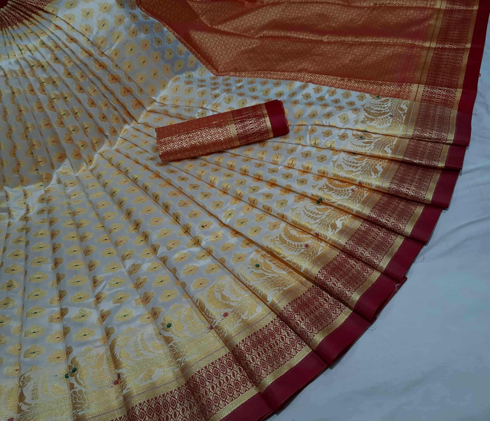 সফট সিল্ক কাতান  ১২.৫ হাত শাড়ি  পাঁচটি সুপার কালার