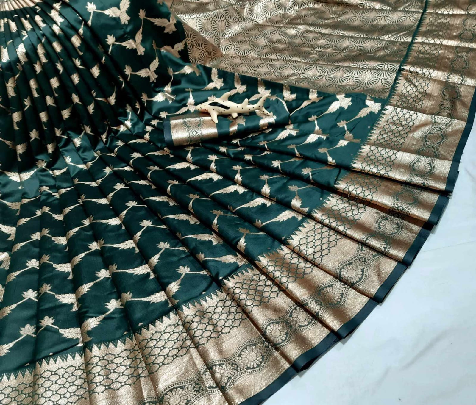 সফট সিল্ক কাতান  ১২.৫ হাত শাড়ি  পাঁচটি সুপার কালার