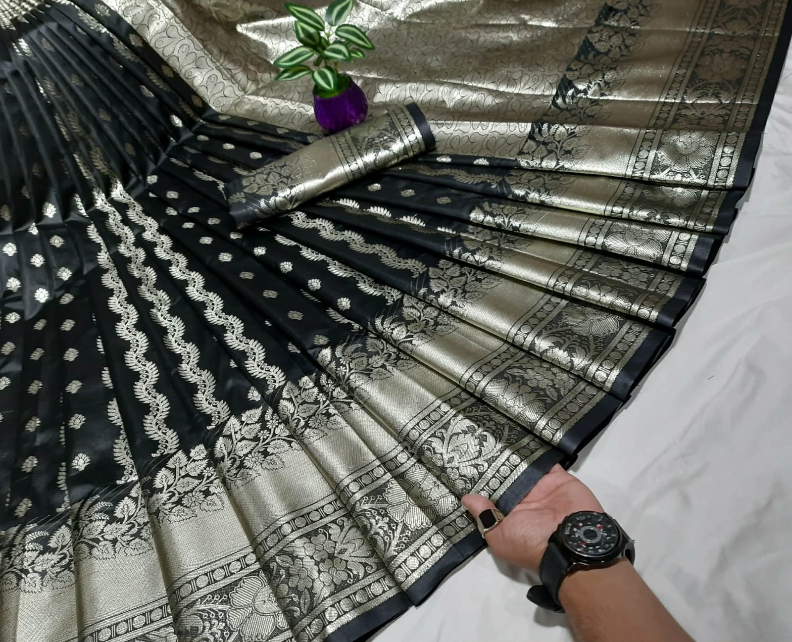 সফট সিল্ক সুপার কাতান  ১২.৫ হাত শাড়ি