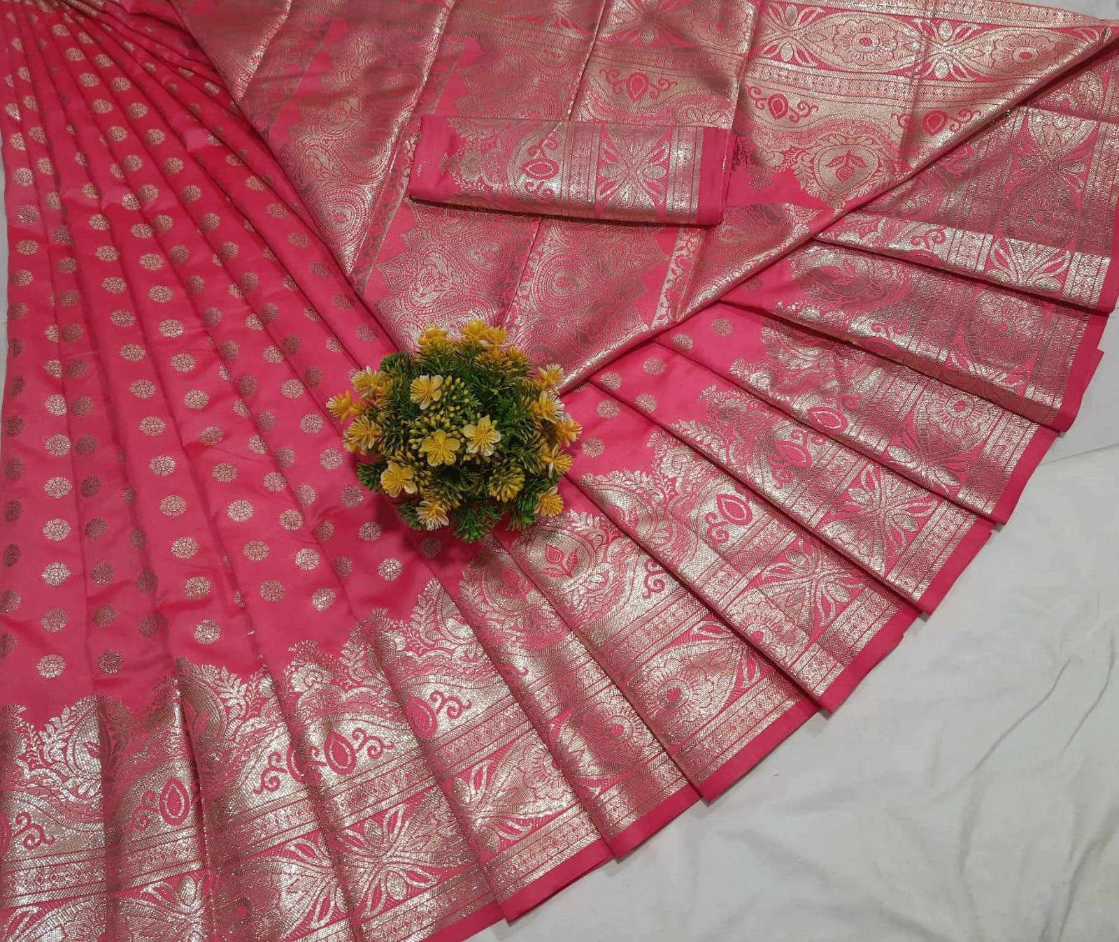 সফট সিল্ক সুপার কাতান  ১২.৫ হাত শাড়ি