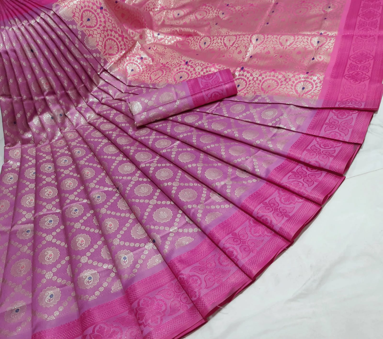 সফট সিল্ক সুপার কাতান  ১২.৫ হাত শাড়ি