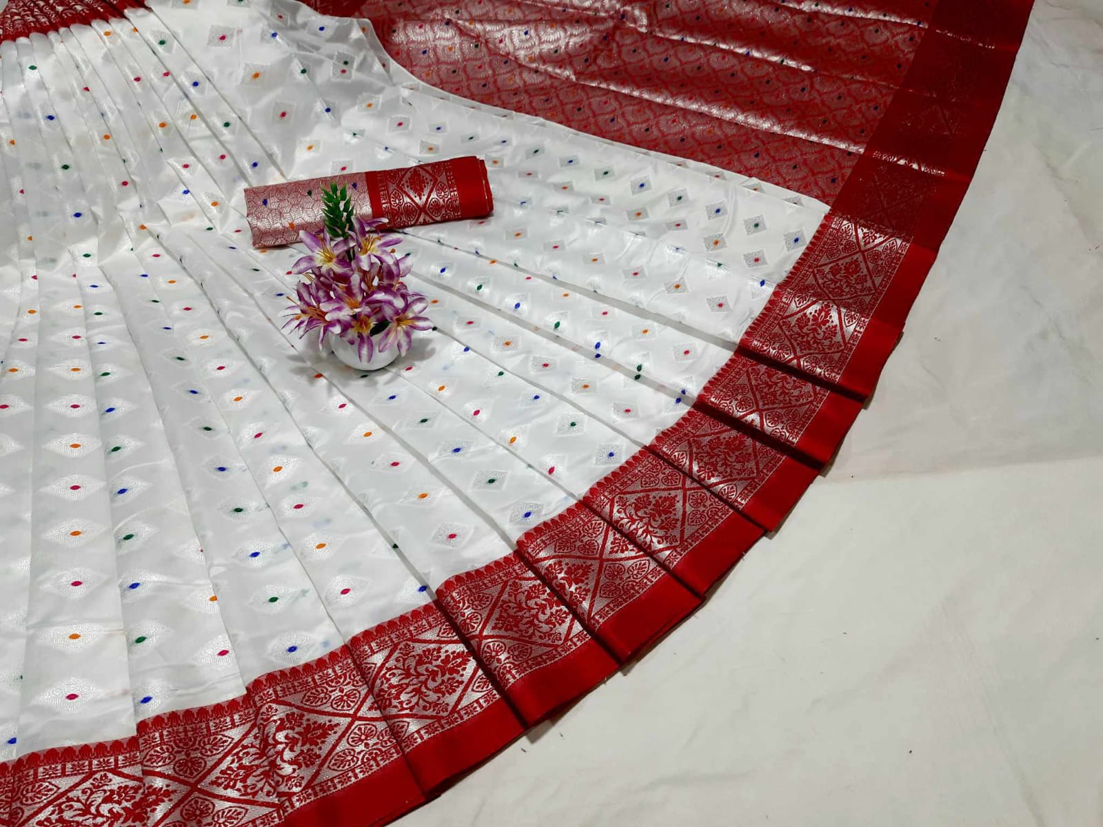 সফট সিল্ক সুপার কাতান  ১২.৫ হাত শাড়ি