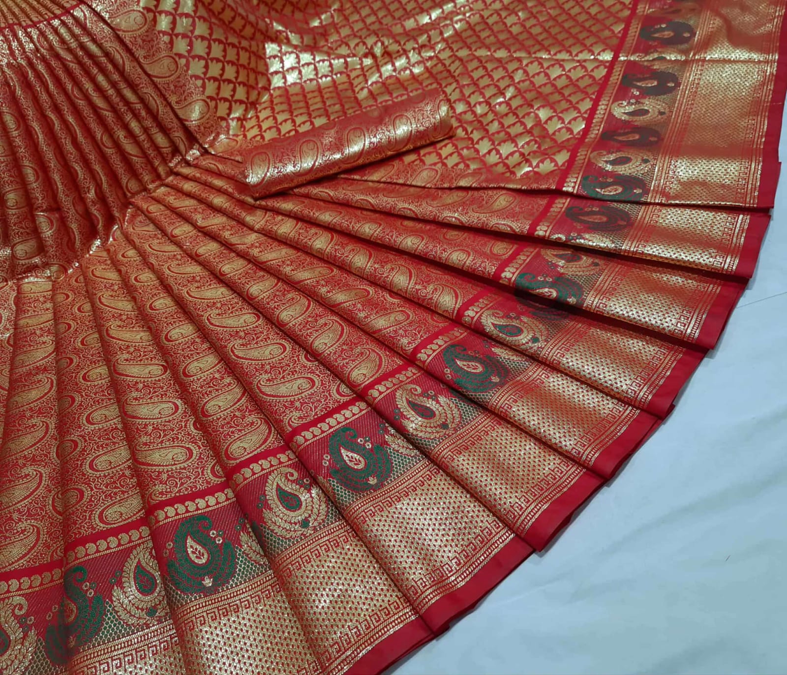 সফট সিল্ক স্ট্যান্ডার কাতান  ১২.৫ হাত শাড়ি