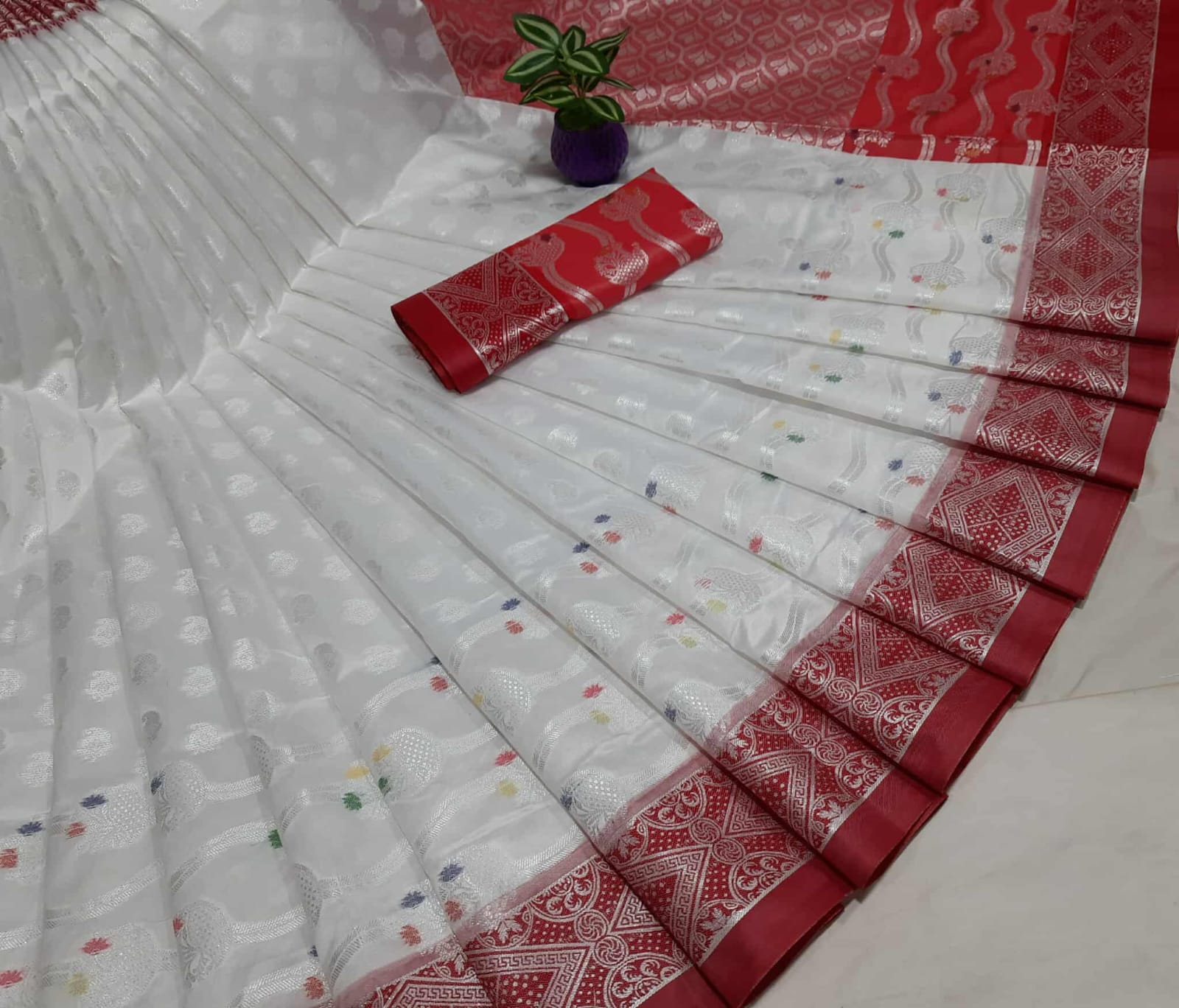 সফট সিল্ক স্ট্যান্ডার কাতান  ১২.৫ হাত শাড়ি