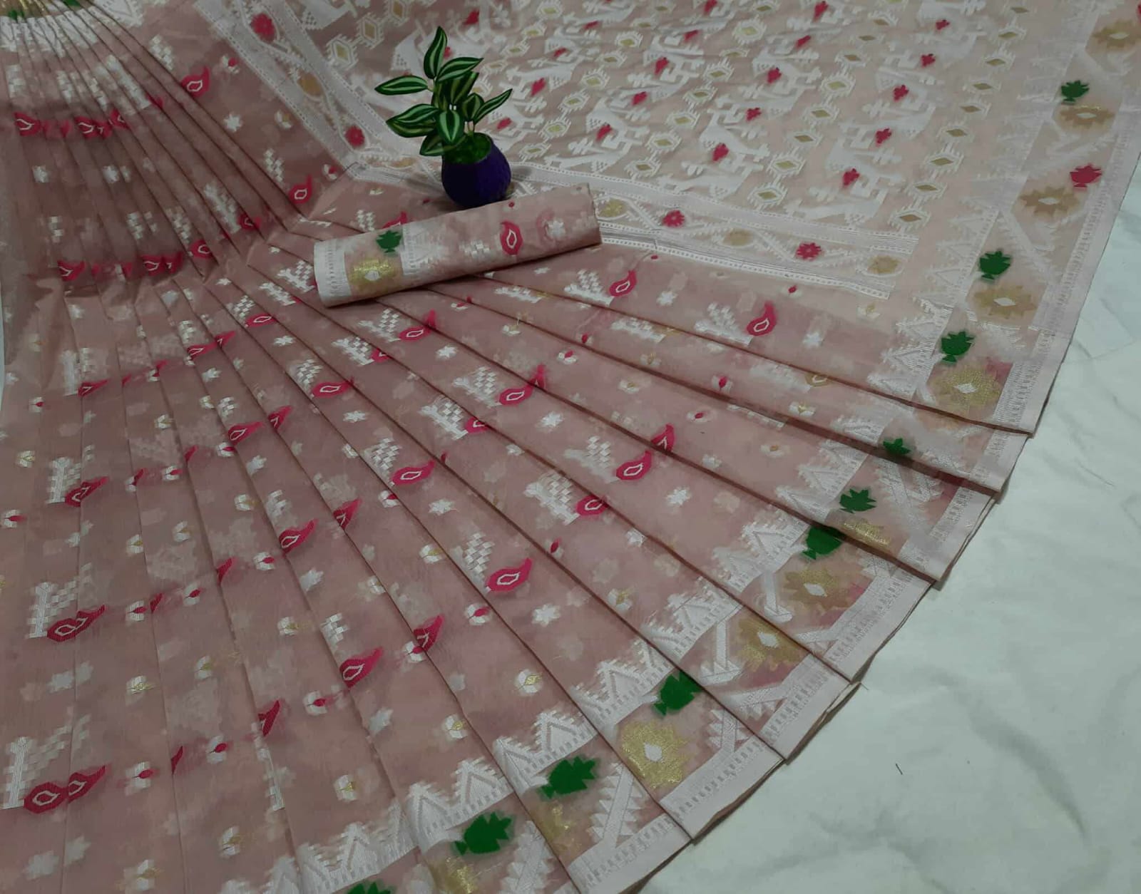 জামদানী শাড়ি